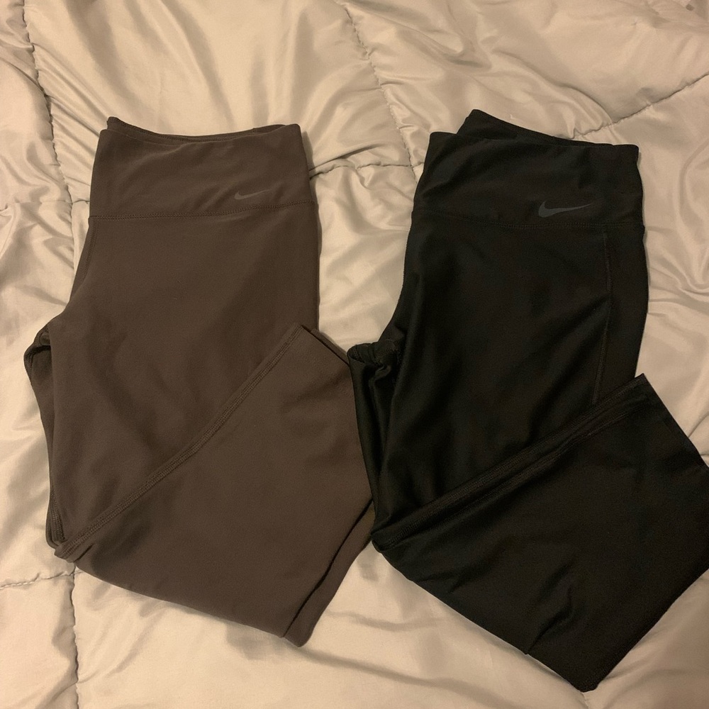 2 Nike leggings